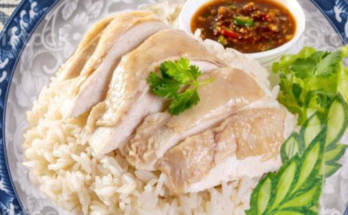 ข้าวมันไก่ Hainanese Chicken Rice