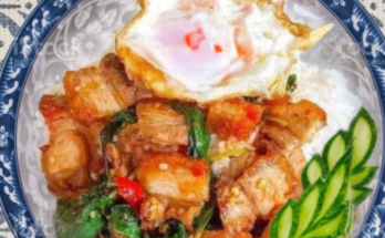 กระเพราหมูกรอบ Crispy Pork Krapow Rice