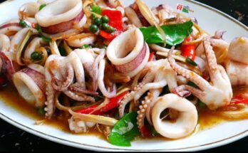 ปลาหมึกผัดฉ่า Stir Fried Spicy Squids